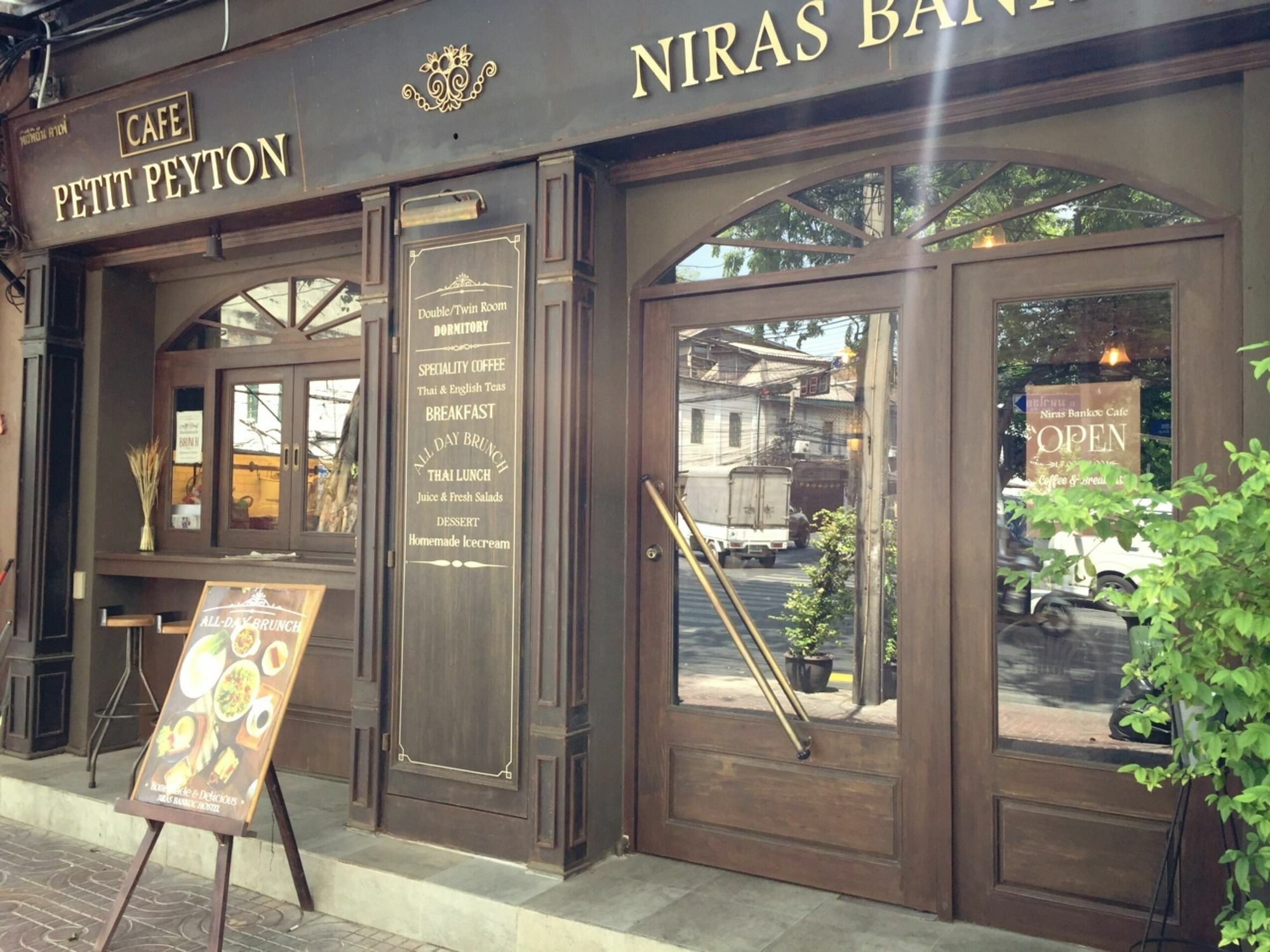 Niras Bankoc Hostel Bangkok Bagian luar foto